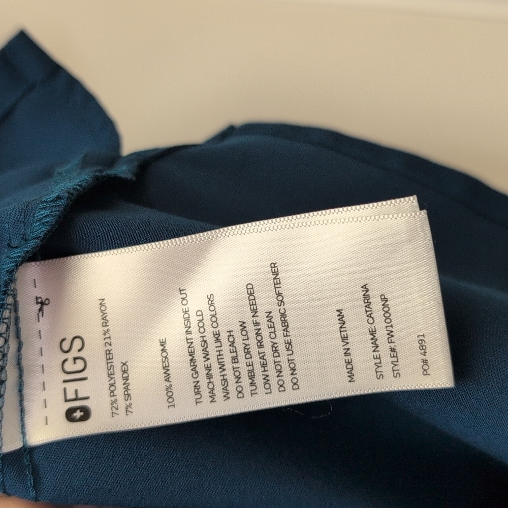 Figs Deep Reef V-Neck Catarina Scrub Top  Size LP - Picture 2 of 4